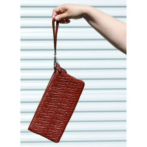 NWT Coach Gathered Leather Larger Clutch Wallet WINE - Picture 3 of 9